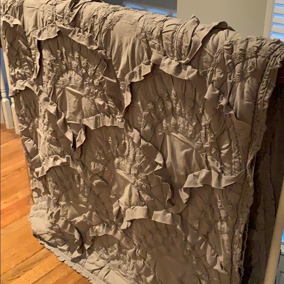 Anthropologie Rivulets Jersey Quilt and Shams. - Picture 3 of 5